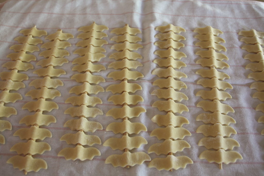 drying pasta bats