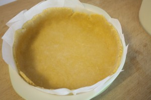 tart dough in cake pan