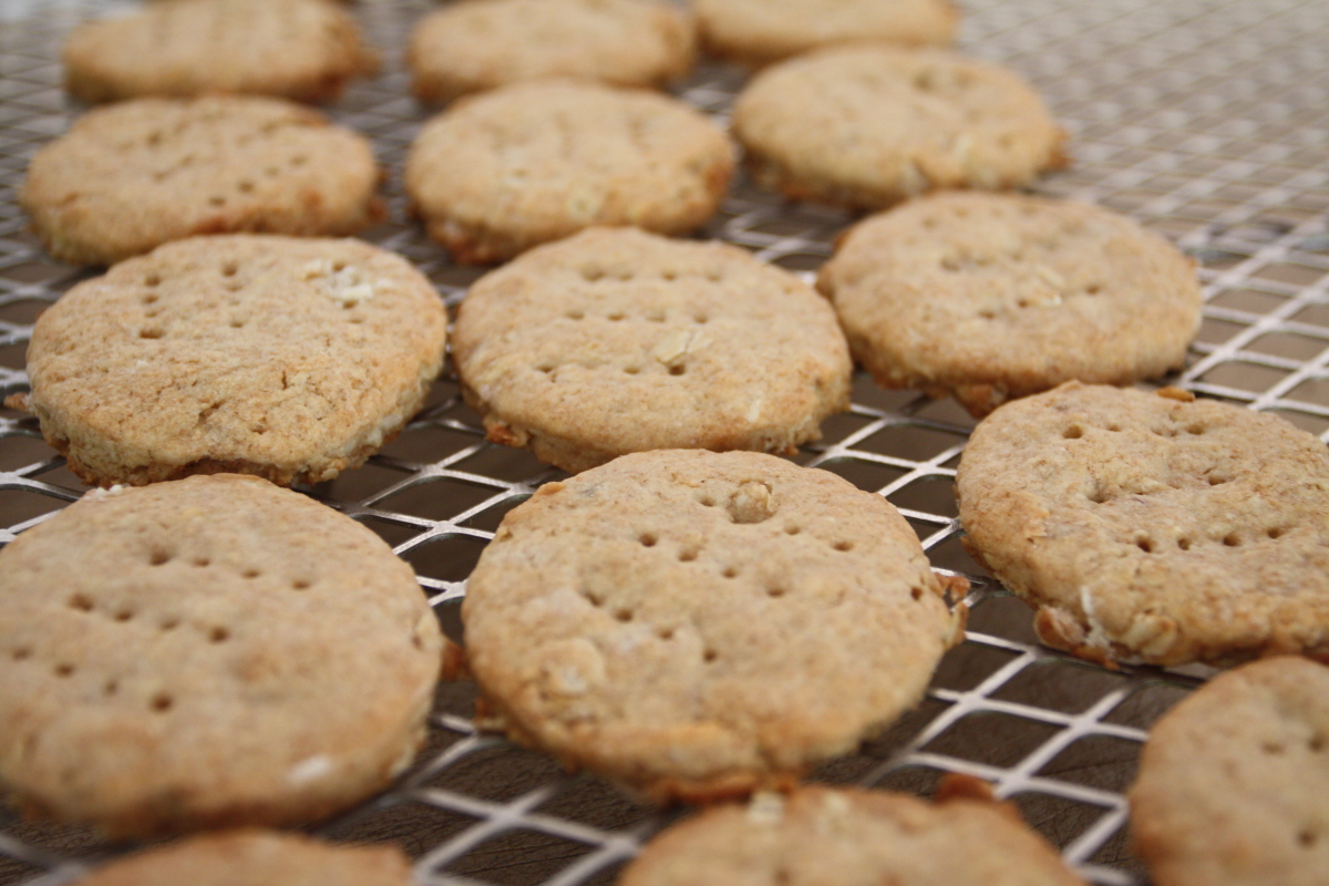 Cookies Biscuits разница