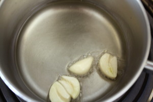 making garlic oil